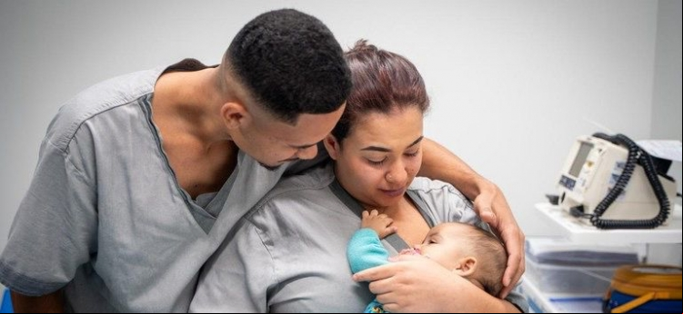 Bebê recebe infusão de zolgensma pelo SUS: momento histórico marca o início do uso da terapia gênica mais cara do mundo na rede pública brasileira.