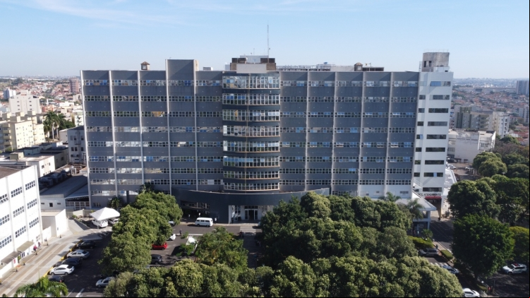 Solidariedade que salva vidas! No próximo domingo (25), Mira Estrela e Penápolis realizam leilões de gado em prol do Hospital de Base de Rio Preto. Participe, arremate, almoce e ajude quem precisa!